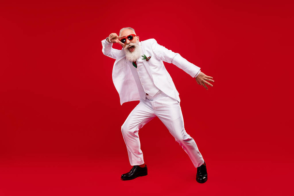 Full length photo of retired pensioner grey haired bearded old man dance v-sign isolated on red color background - Φωτογραφία, εικόνα