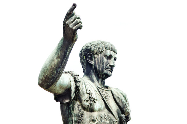 Estatua de bronce emperador romano aislado en whit
 - Foto, imagen