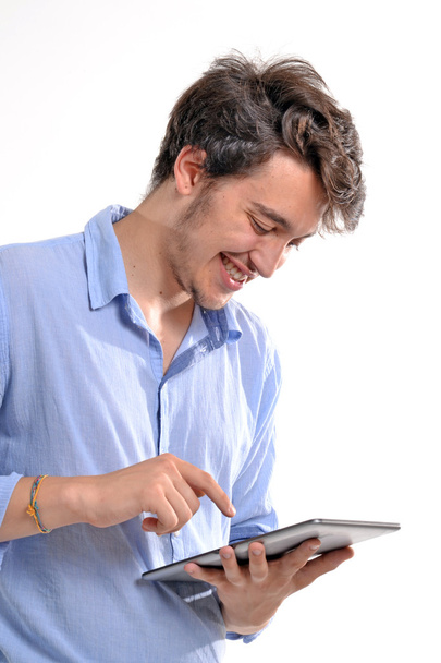 jonge student met behulp van een Tablet PC - Foto, afbeelding