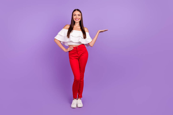 Photo of positive reliable lady hand demonstrate empty space wear white blouse isolated violet color background - Foto, imagen