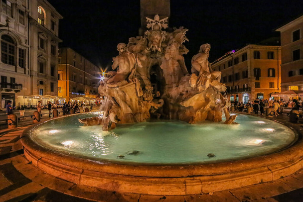 ROME, ITALY - JUNE 2, 2017: Piazza Navona, Fountain of the Four Rivers and Egyptian obelisk. Night scene. - Foto, immagini