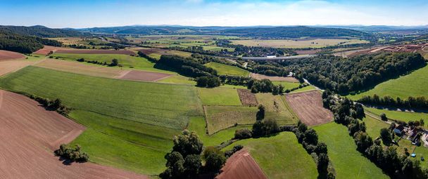 Il paesaggio della valle della Werra a Herleshausen in Assia in Germania - Foto, immagini