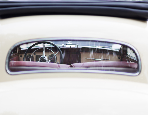 Intérieur rétro de vieille voiture vintage
. - Photo, image