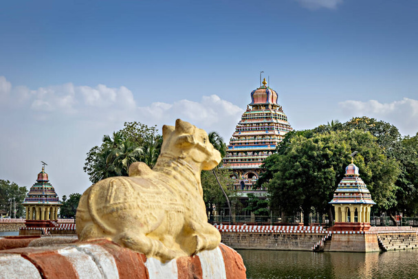 Vandiyur Mariamman Tempel in einem See in Madurai, Indien - Foto, Bild