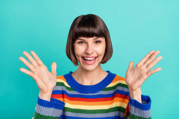 Fénykép a fiatal nő boldog pozitív mosoly meghökkent izgatott hírek eladás elszigetelt felett teal színes háttér - Fotó, kép
