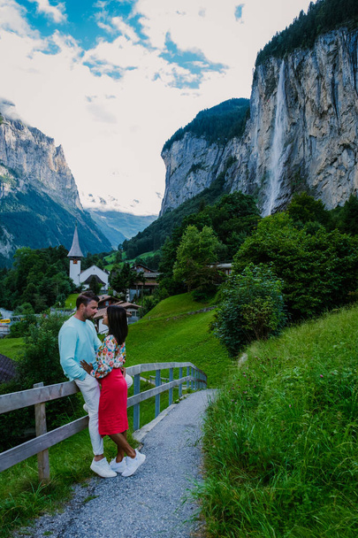 Lauterbrunnen Valley, village of Lauterbrunnen, the Staubbach Fall, and the Lauterbrunnen Wall in Swiss Alps, Ελβετία. - Φωτογραφία, εικόνα