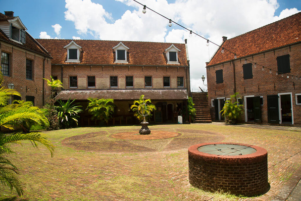 Történelmi gyarmati erődített település katonai barakkokkal, irodákkal és lakással, ötszögletű erőd formájában  - Fotó, kép