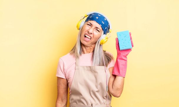 middle age pretty woman feeling puzzled and confused. scourer cleaner - 写真・画像