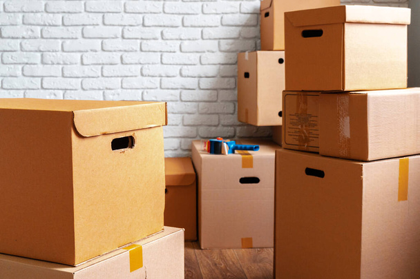 Close up of moving carton boxes in an empty room - Valokuva, kuva
