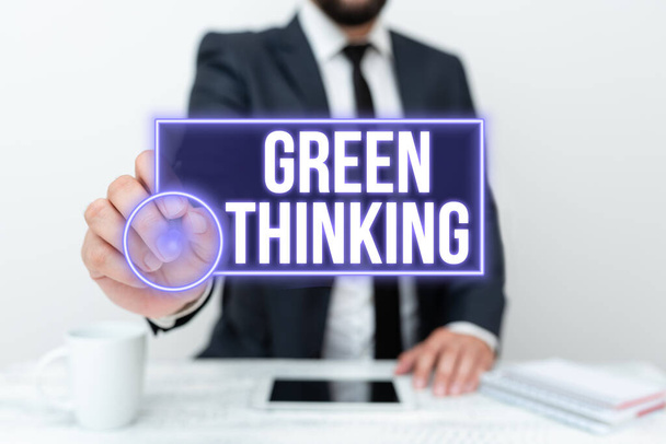 Εγγραφή εμφάνισης κειμένου Green Thinking. Έννοια σημαίνει Λαμβάνοντας υπόψη να κάνουν την περιβαλλοντική ευθύνη πραγματικότητα Παρουσιάζοντας Τεχνολογία Επικοινωνίας Smartphone Φωνή και Video Calling - Φωτογραφία, εικόνα