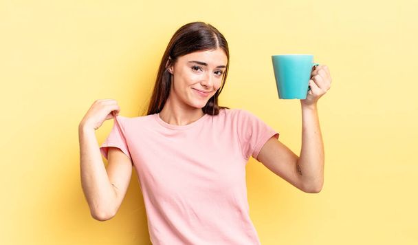 young hispanic woman looking arrogant, successful, positive and proud. coffee cup concept - Фото, зображення