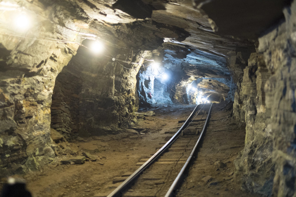 Túneis de minas de ouro
 - Foto, Imagem