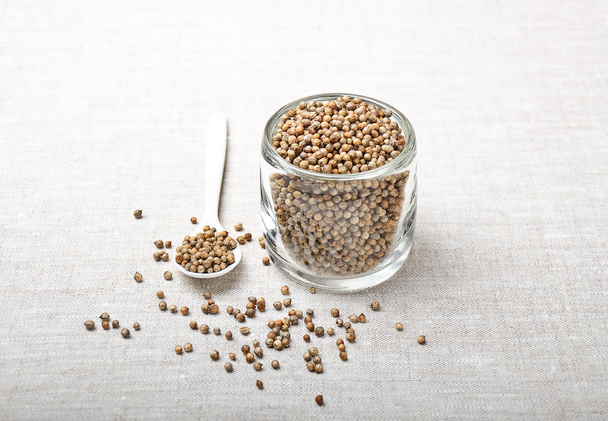 Сушеные семена кориандра - Cilantro
 - Фото, изображение