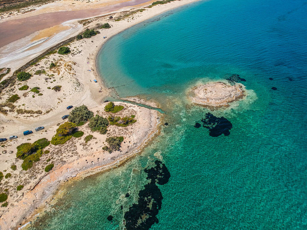 ikonische Luftaufnahme über der ältesten versunkenen Stadt Pavlopetri in Griechenland. ca. 5.000 Jahre alte Pavlipetri ist die älteste Stadt im Mittelmeer. - Foto, Bild
