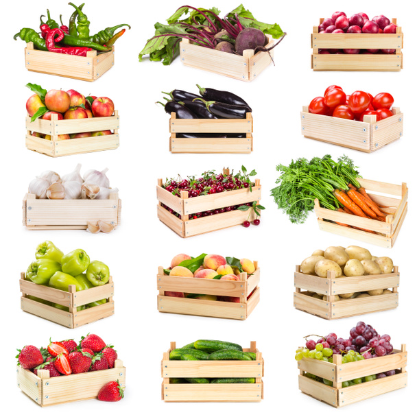 fából készült dobozok, zöldségek, gyümölcsök és bogyók csoportja   - Fotó, kép
