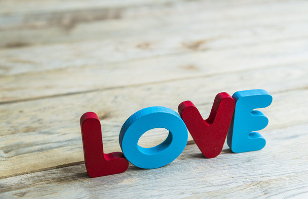 barevné dřevěné slovo láska na woodne floor5 - Fotografie, Obrázek