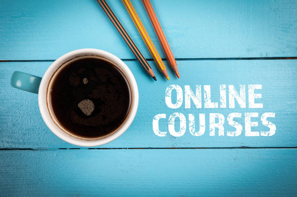 Online Courses. Coffee mugs and colored pencils on a wooden background - Foto, Imagen