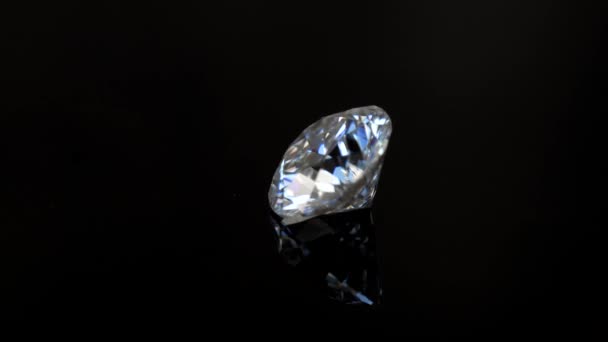 close-up van diamanten op zwarte achtergrond - Video