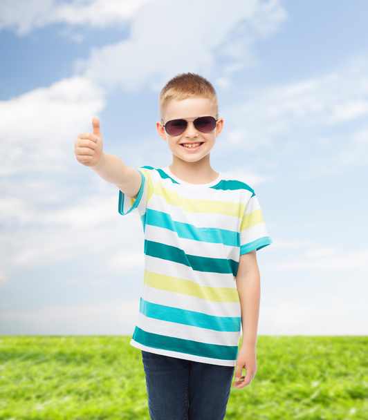 smiling cute little boy in sunglasses - Фото, зображення