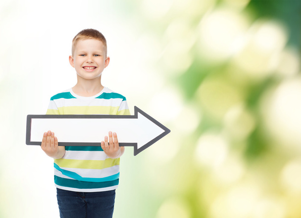 smiling little boy with blank arrow pointing right - Foto, Imagem