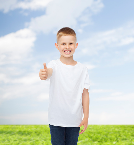 smiling little boy in white blank t-shirt - Foto, immagini