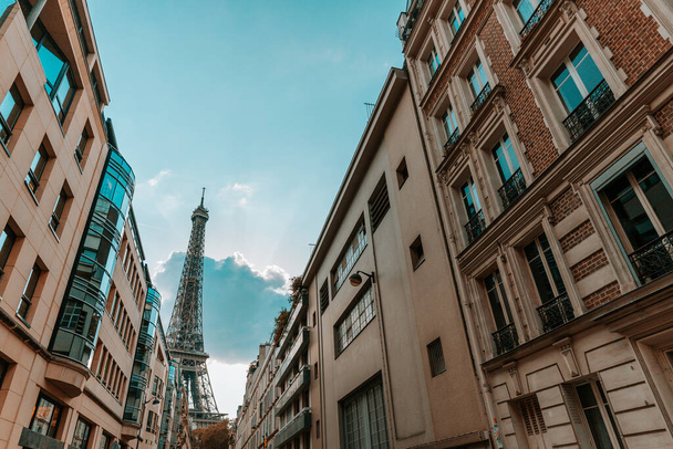 Straßen mit Eiffelturm in Paris, Frankreich - Foto, Bild