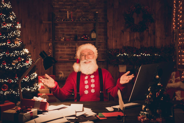 Photo portrait santa claus smiling on xmas inviting sitting at table with letters cheerful - Fotó, kép