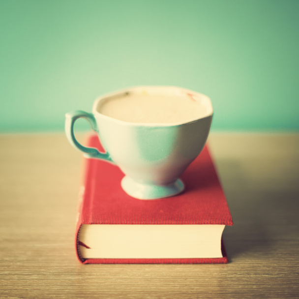 Tazza di caffè su libro
 - Foto, immagini