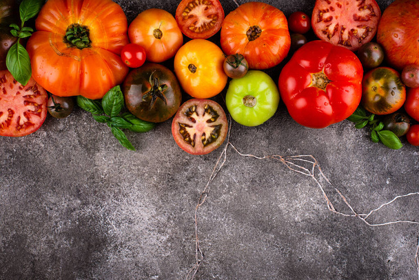Asortyment różnych kolorowych pomidorów - Zdjęcie, obraz