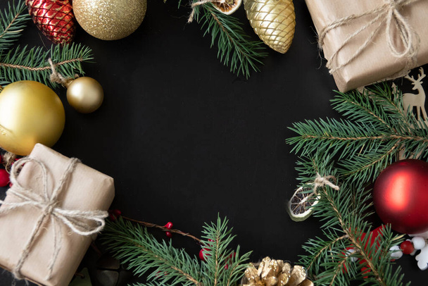 Vánoční prostírání s pásem karet a Vánoční dekorace - Fotografie, Obrázek