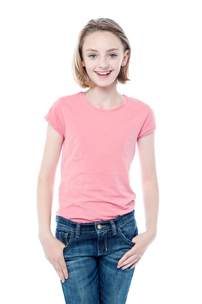 Girl posing with her modern outfit - Φωτογραφία, εικόνα