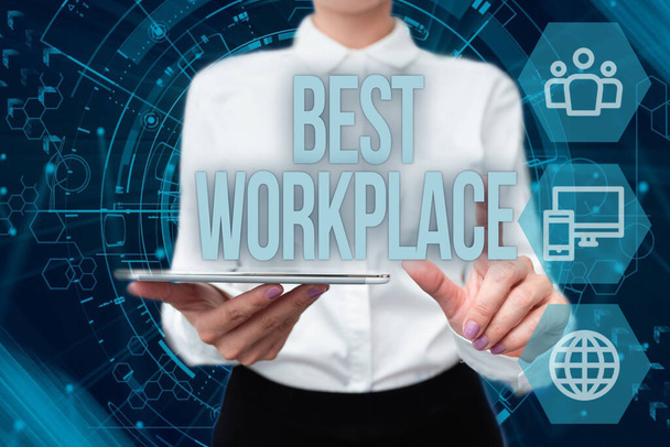 Writing displaying text Best Workplace. Business overview helps employees to grow individually Promotes meritocracy Lady In Uniform Holding Phone Virtual Press Button Futuristic Technology. - Fotoğraf, Görsel
