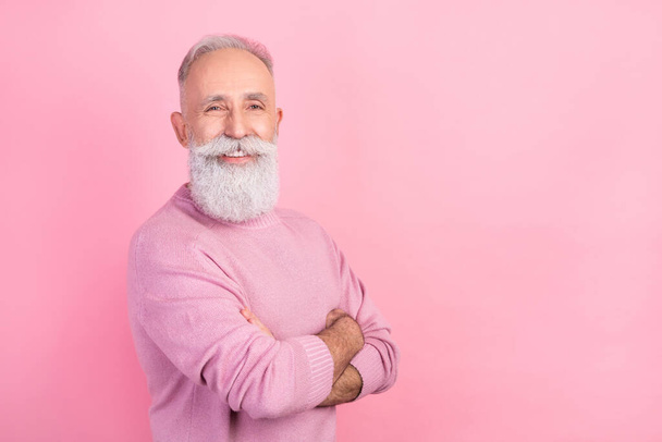 Profile photo of cheerful grey hair aged man crossed arms near empty space wear pink sweater isolated on pastel background - Photo, Image