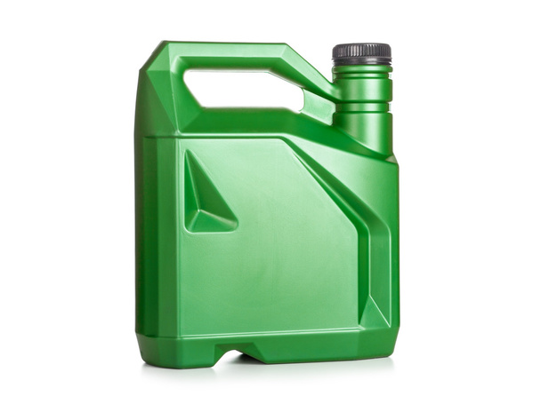 zelený plastový kanystr motorového oleje izolovaných na bílém pozadí - Fotografie, Obrázek
