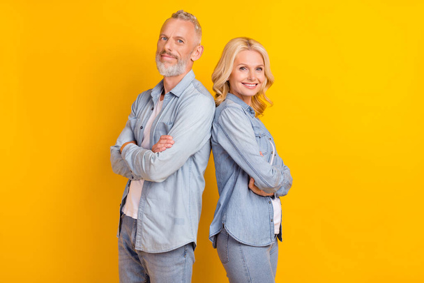 Photo of old charming happy spouses couple people crossed hands smile cool isolated on yellow color background - Fotoğraf, Görsel