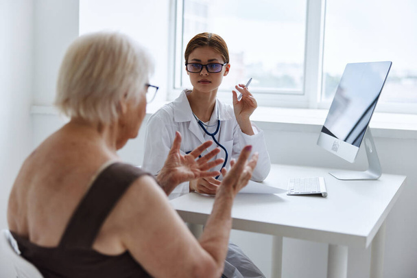elderly woman patient diagnostics stethoscope - Фото, изображение
