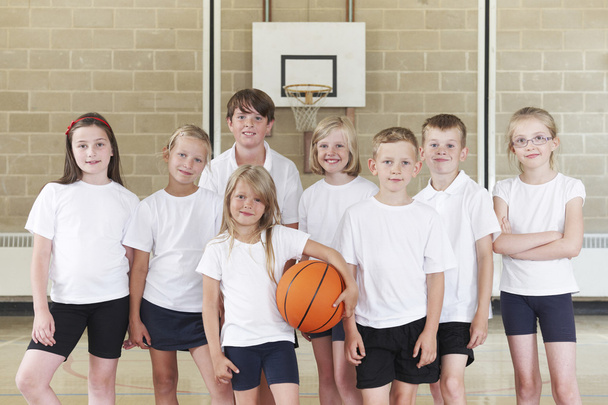 Pupils In Elementary School Basketball Team - Valokuva, kuva