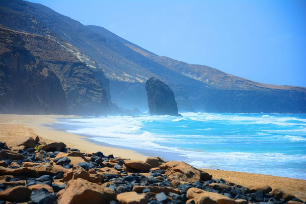"Roque del Moro" spectacular rock in Barlovento coast in Fuerteventura (Canary Islands) "Roque del Moro" rocher spectaculaire sur la cte du Barlovento  Fuerteventura (Iles Canaries) - Photo, Image