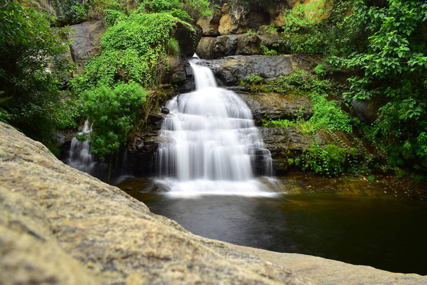 Oothamparai Falls em Bodinayakanur, Tamilnadu - Foto, Imagem