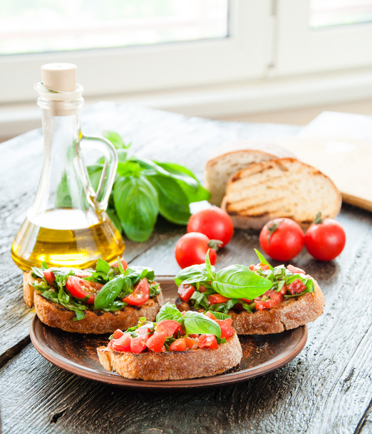 Italian tomato bruschetta with chopped vegetables, herbs and oil on grilled or toasted crusty ciabatta - Foto, Imagen