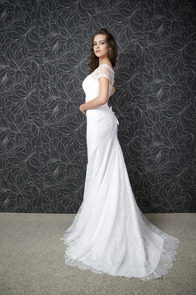 Beautiful woman in white wedding dress - 写真・画像