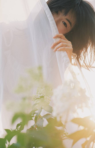portrait of a beautiful young bride in a white dress - Fotoğraf, Görsel