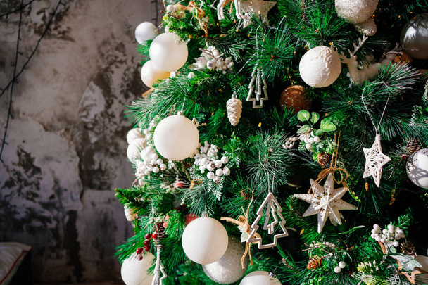 white and gold Christmas decorations on the Christmas tree. - Valokuva, kuva