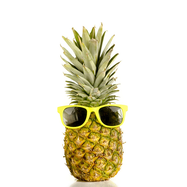 Pineapple wearing sunglasses - Valokuva, kuva