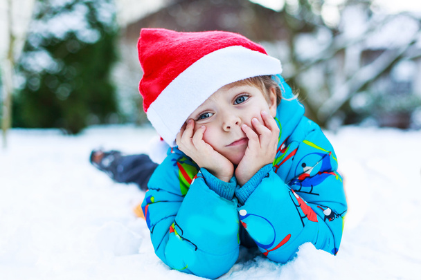 Щасливий маленький хлопчик-малюк чекає на різдвяний капелюх Санти
 - Фото, зображення