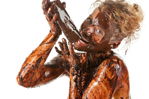 Оголена дівчина blond, їдять шоколад - Фото, зображення