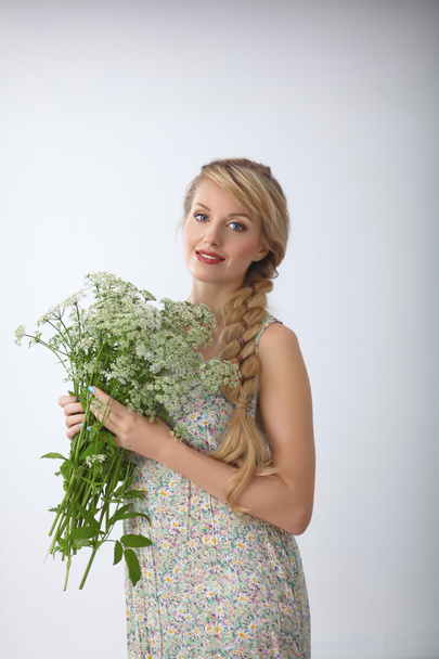 Young woman with beautiful hairstyle and flowers - Foto, Imagen