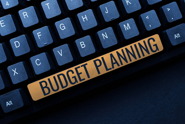Kézírás jel Költségvetés tervezés. Üzleti ötlet Az aktuális és jövőbeli költségekről szóló írásbeli leírás Kapcsolódás az online barátokkal, ismerkedés az interneten - Fotó, kép