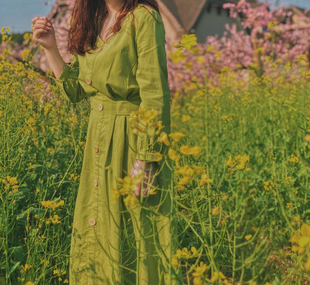 young beautiful woman in a yellow dress in the field - Foto, immagini