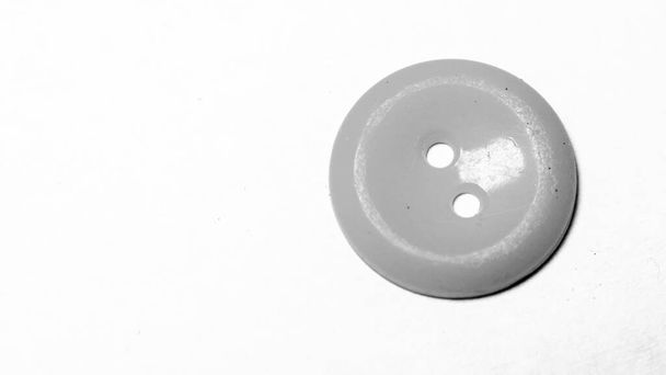 Makroaufnahme eines schönen Knopfes für Kleidung - Foto, Bild